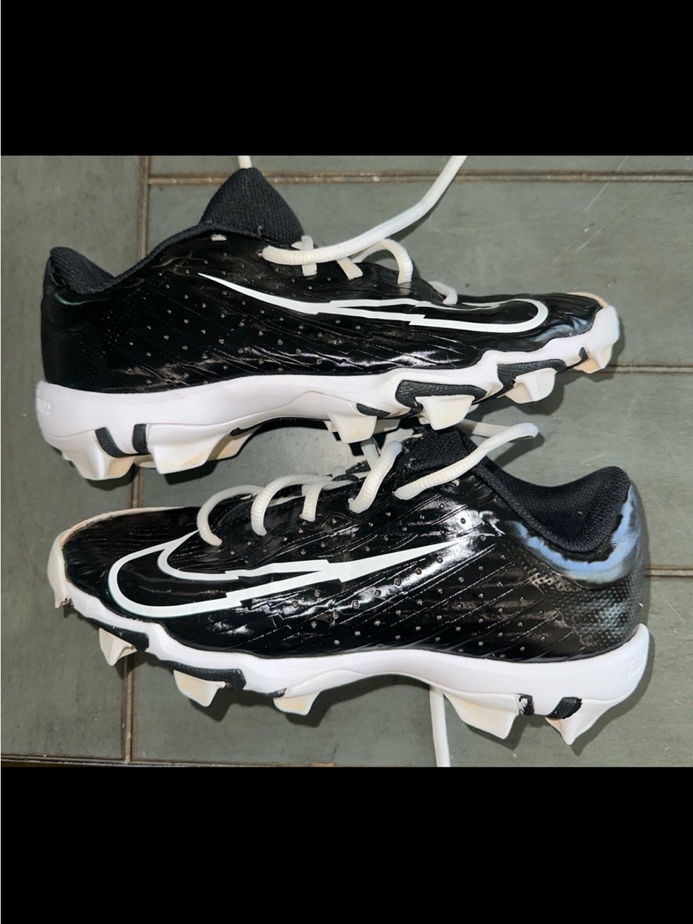 Nike Kids Black and White Baseball Cleats size 4.5 Vapor